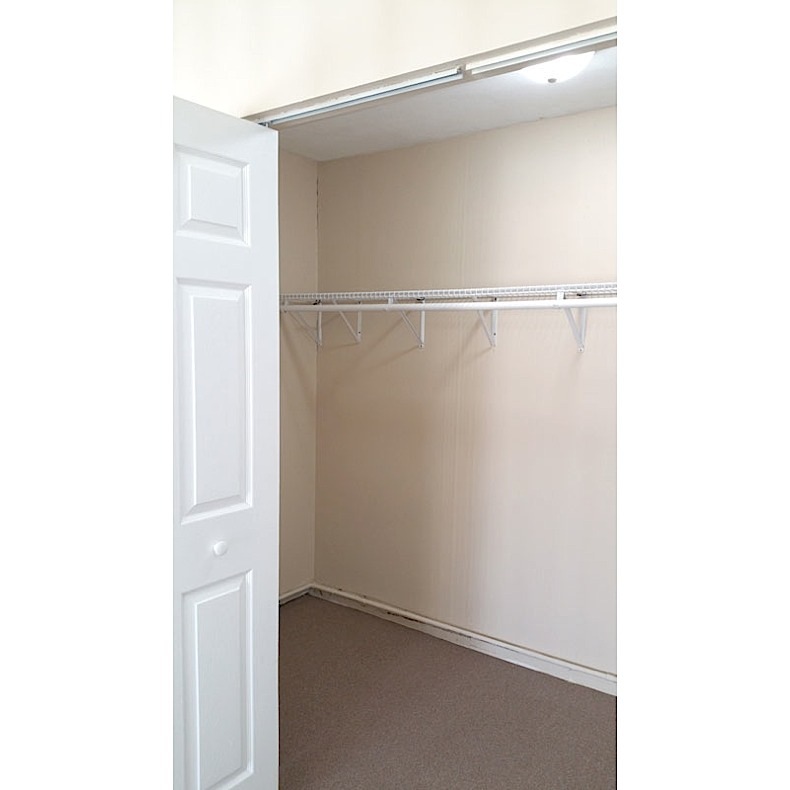 1bedroom-closet